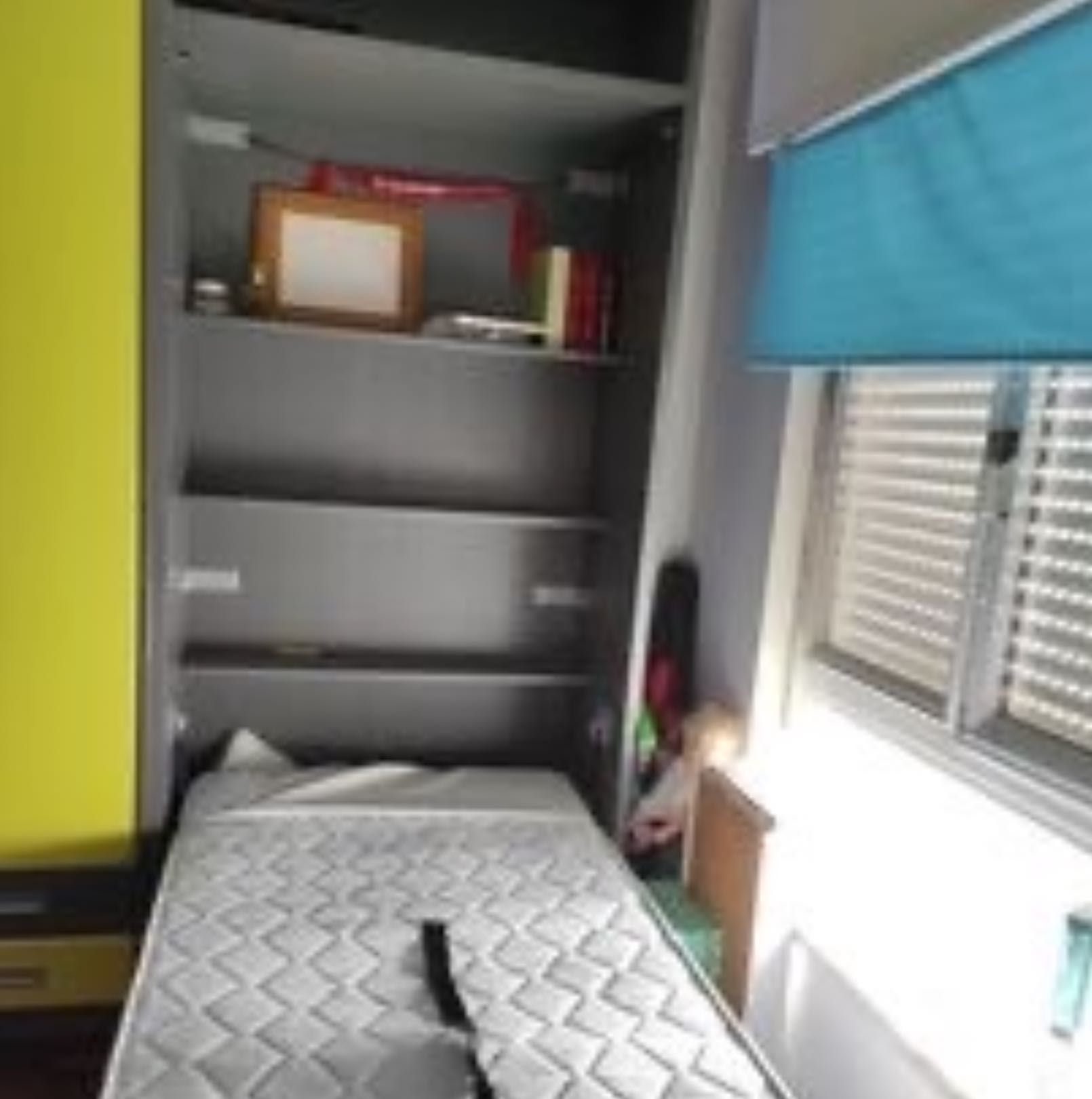 Quarto de crianças/adolescentes 2 camas e roupeiro