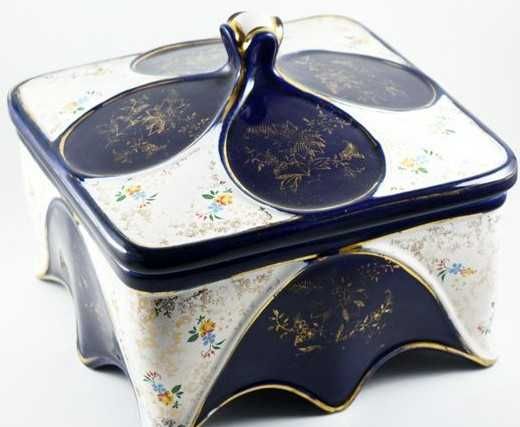 Caixa em cerâmica de Alcobaça