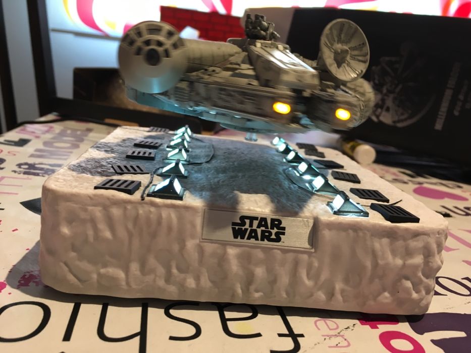 Star Wars Millennium Falcon Egg attack