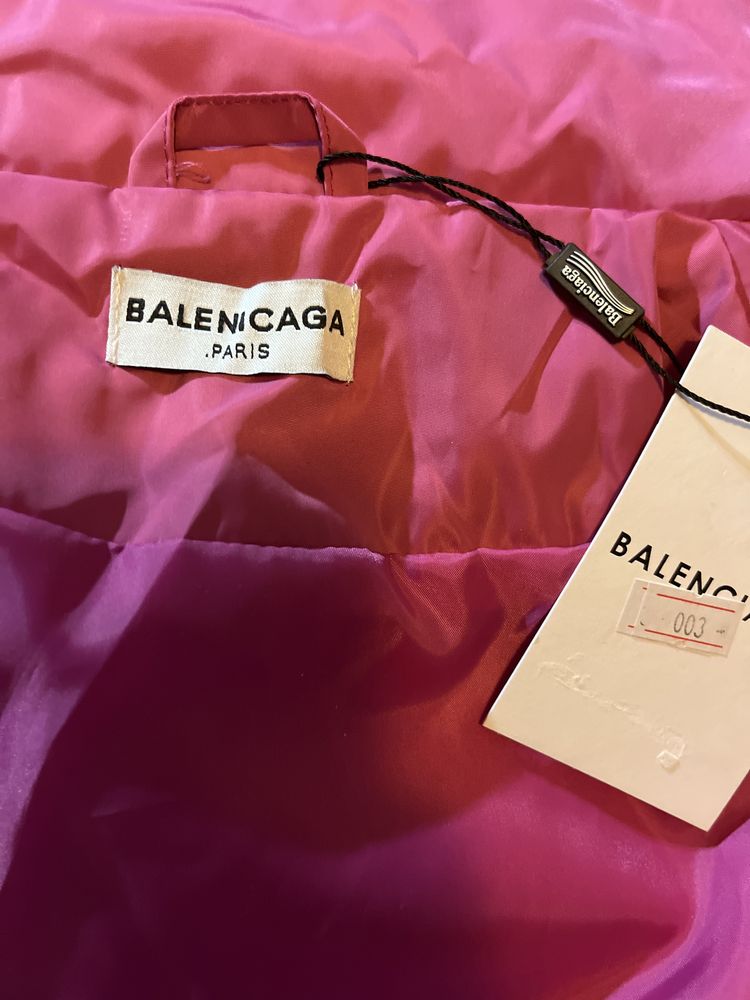 Продам новую ветровку balenciaga