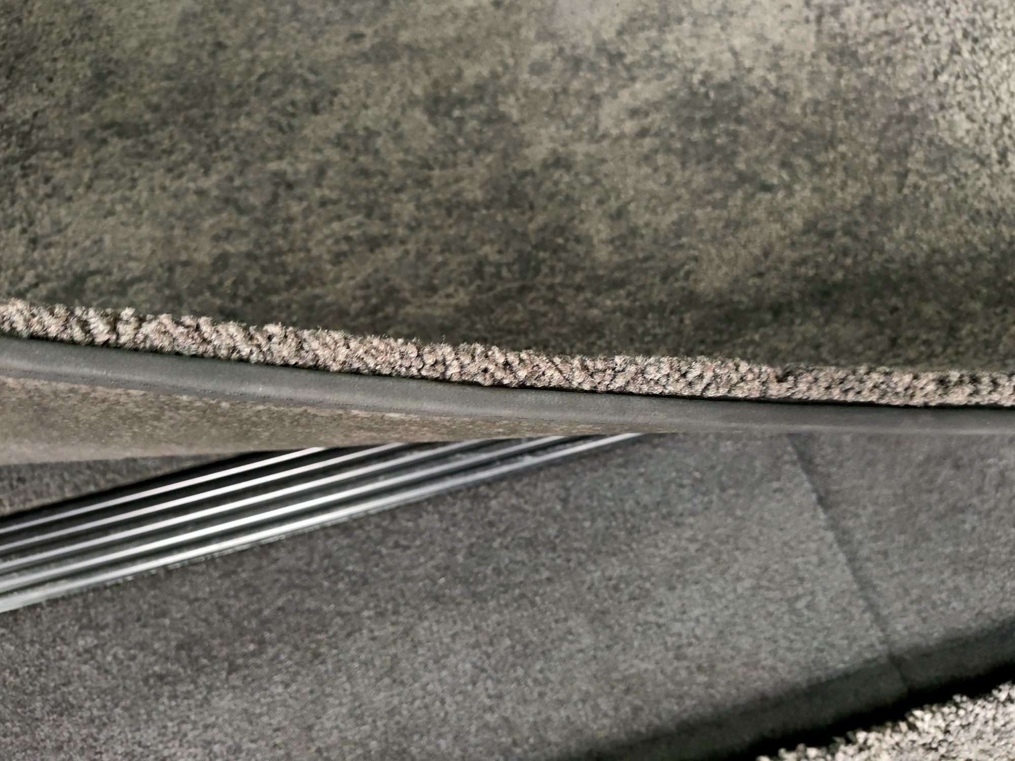 Mata bagażnika Volvo XC90 l oryginał stan bad 5i7 osobowy
