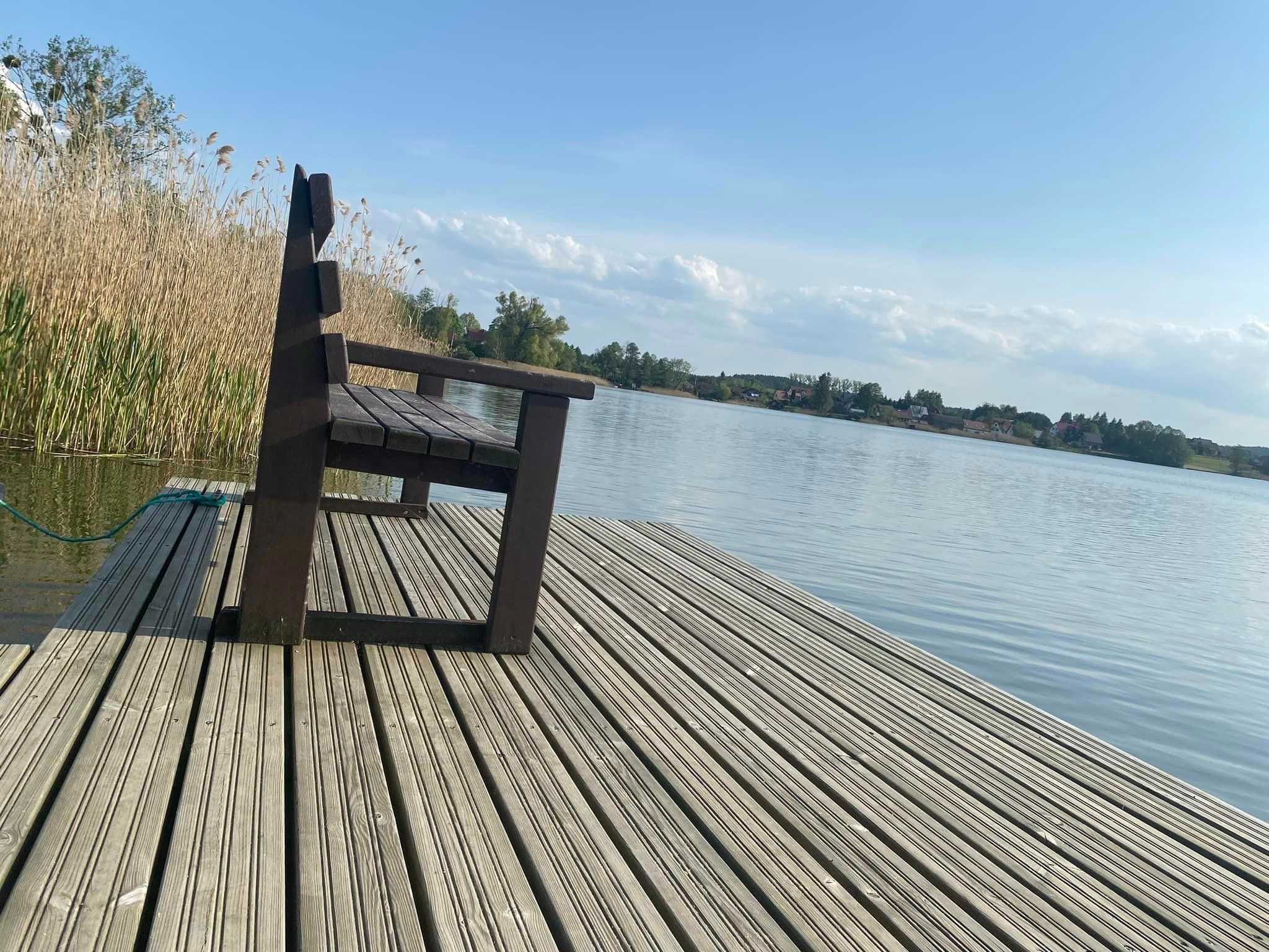 Wypoczynek nad jeziorem. Urlop. Mikołajki.