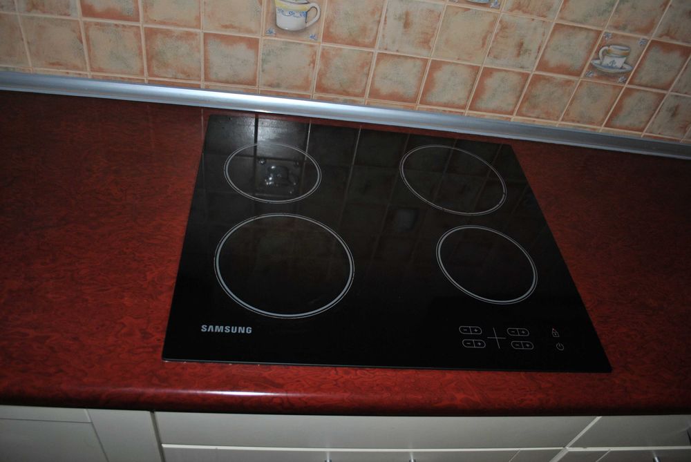 Однокімнатна центр  Небесноі Сотні  8000 + КП