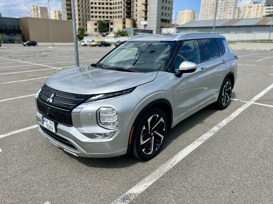 Mitsubishi Outlander підзаряджаємий гібридPHEV 2023