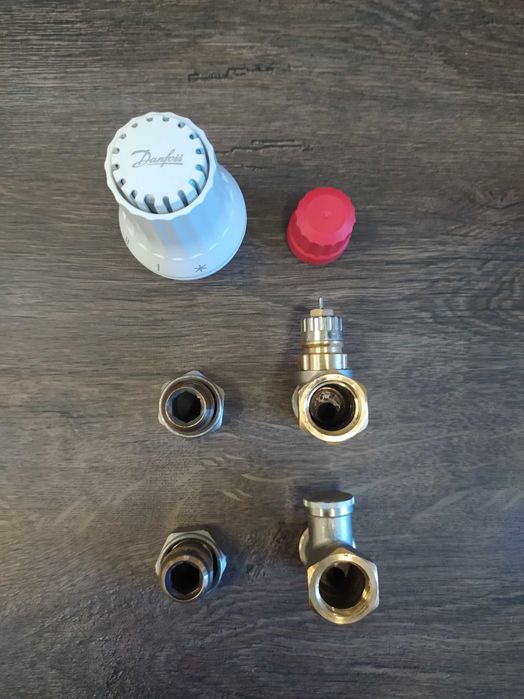 Продам Б/У комплект радіаторних кранів Danfoss (RA-N+RAE+RLV-S)