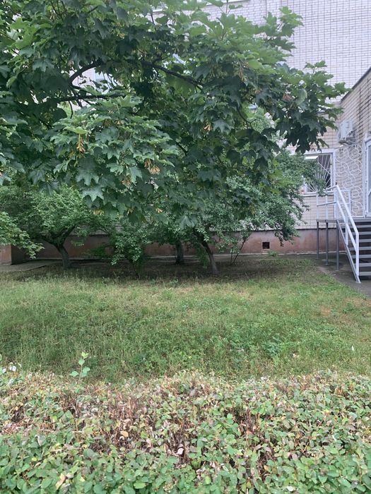 Продаю приміщення 38м2 разом з гаражем 30м2 +0.0209 га землі