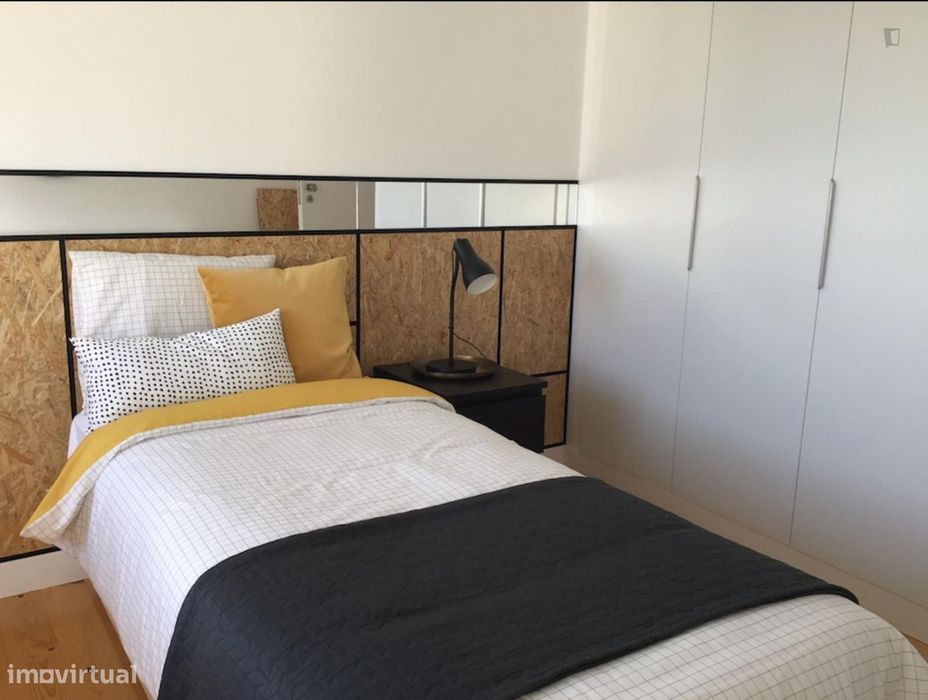 428365 - Quarto com cama de solteiro em...