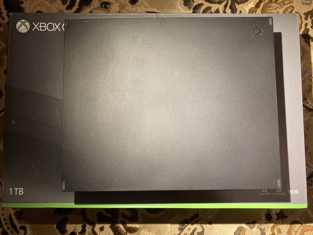 Ігрова приставка Xbox One X 1Tb