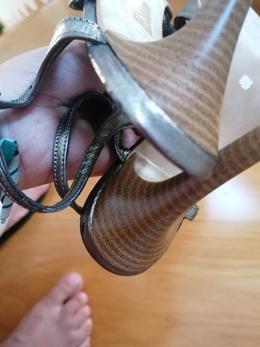 Sandálias 36 em pele