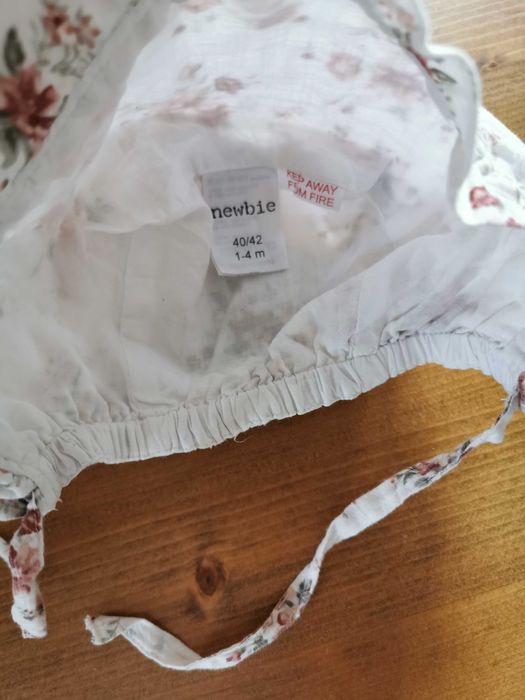 Newbie czapeczka-bonetka