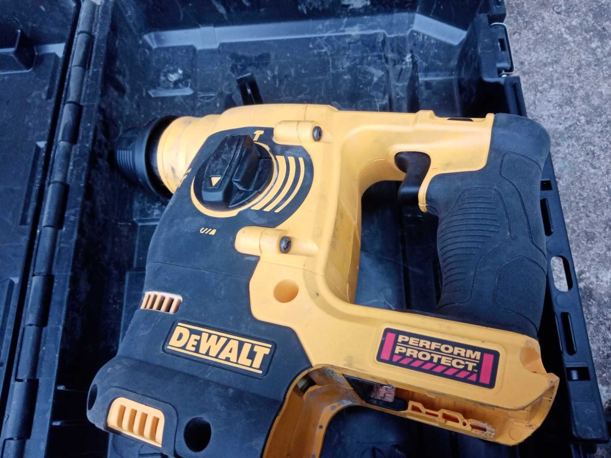 Młotowiertarka Dewalt DCH253M