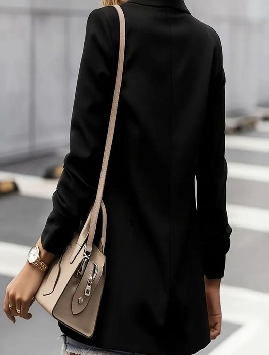 Жіночій чорний блейзер