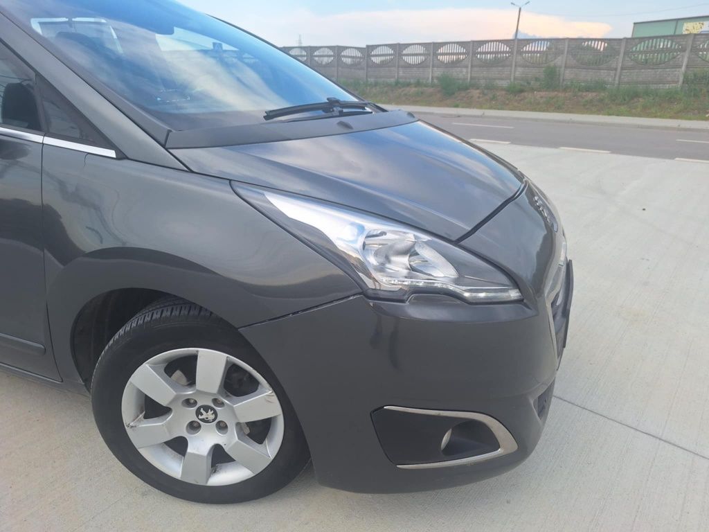 Auto Peugeot 5008