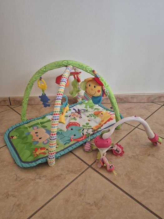 Tapete Ginasio Fisher Price e Mobilé Musical para berço, óptimo estado