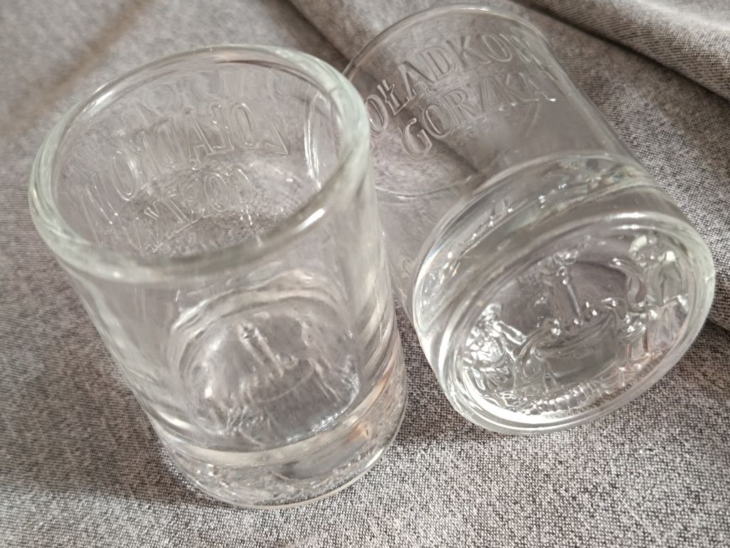 dwie szklaneczki kieliszki Żołądkowa Gorzka