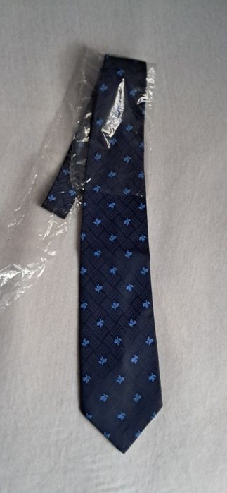 A może prezent świąteczny? Krawat męski firmy Greg.