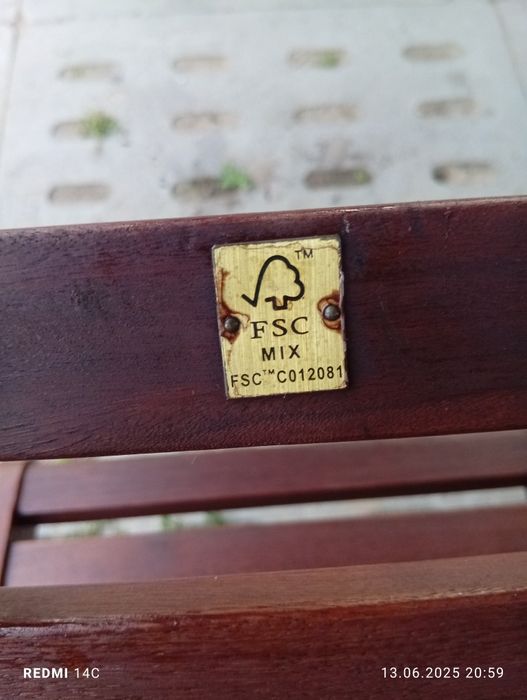 Sprzedam meble ogrodowe , stół i dwa krzesła drewniane składane