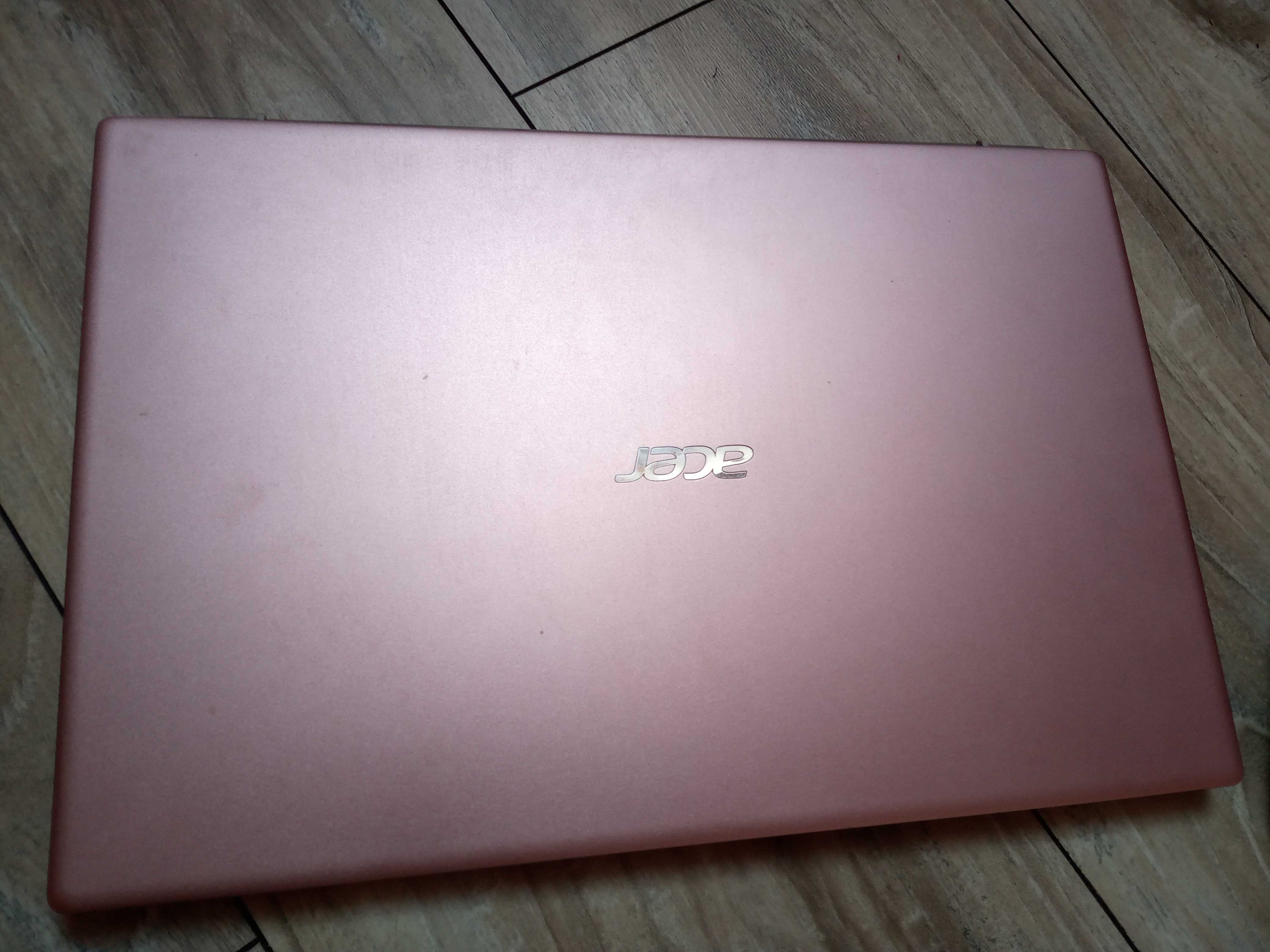 Laptop Acer mały