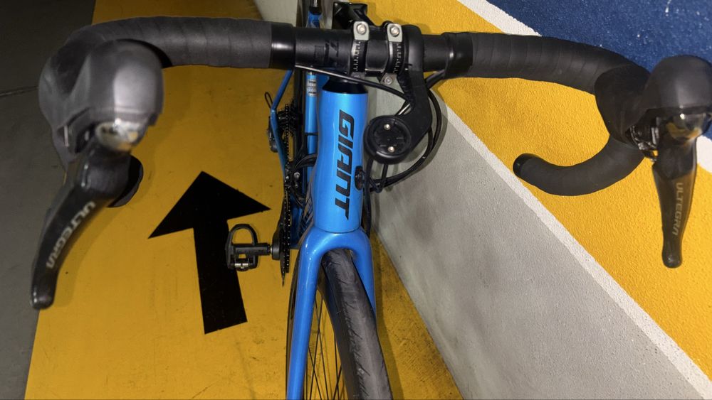 Bicicleta Estrada em Carbono Giant Advanced 1