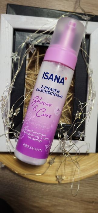 Isana - dwufazowa pianka pod prysznic o zapachu jagód
