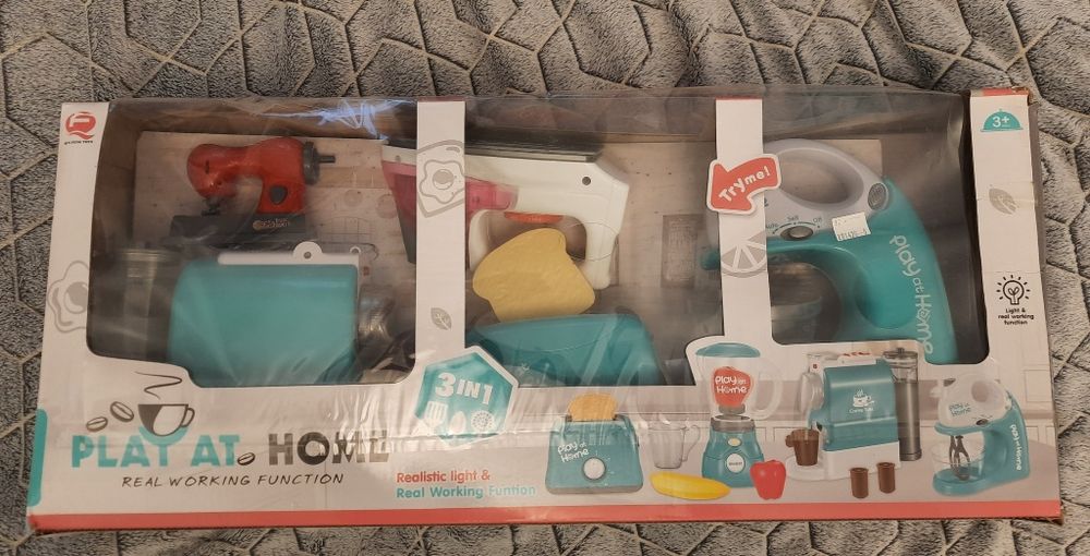 Детский игровой набор бытовой техники ( кавоварка мксер тостер)