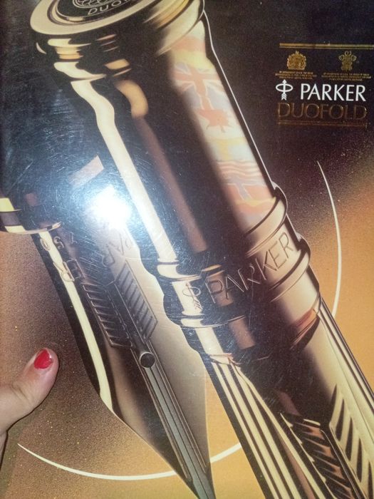 Revista Parker canetas com orfeta de um PIN da Parker