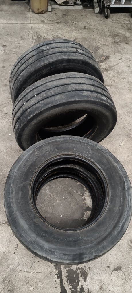 Шини Michelin 235/75/17.5