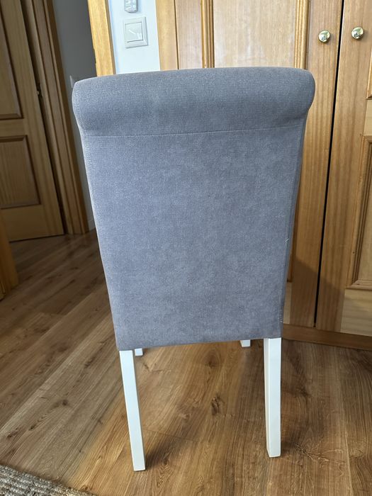 Cadeiras (4 cinzentas e 2 azuis)