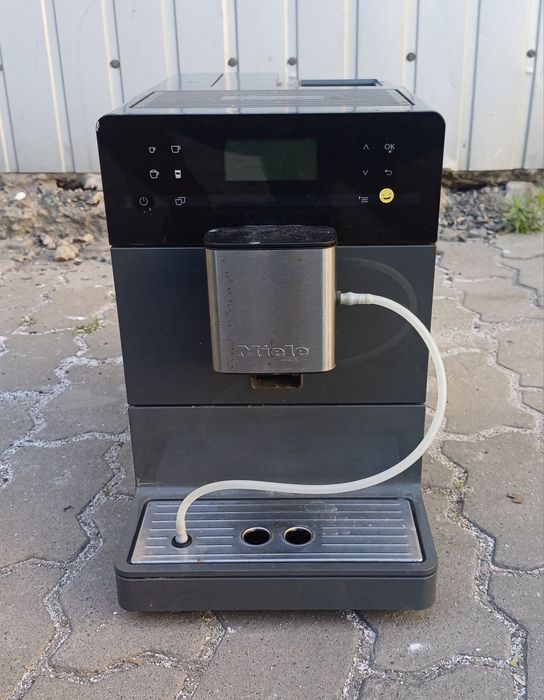 Кавомашина кавоварка Міле Miele CM 5300 срібна б/в