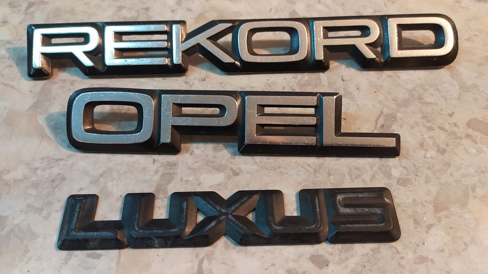 Opel Rekord napis emblemat