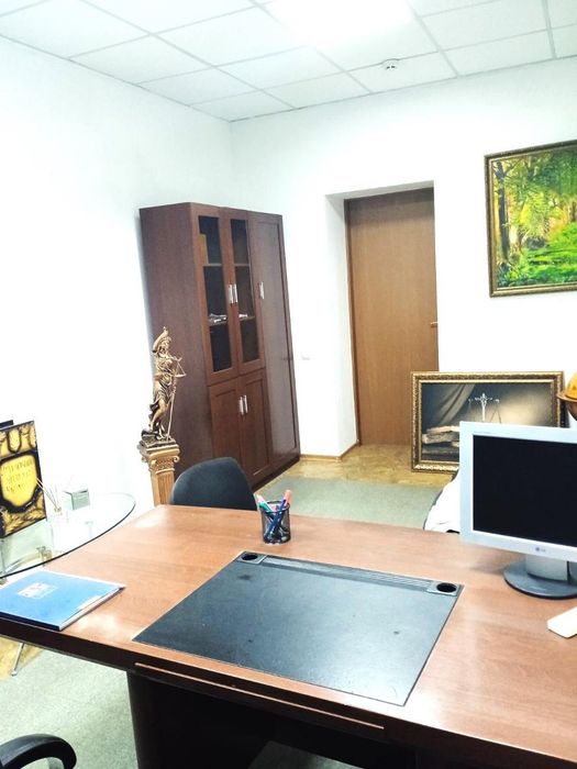 Продам офіс в центрі міста, пр. Аерокосмічний , 1 , Метро Левада, VG