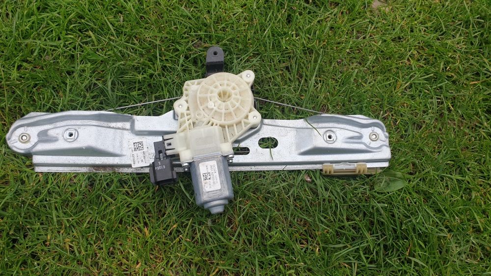 Скло  підйомники до  Ford Focus 2014