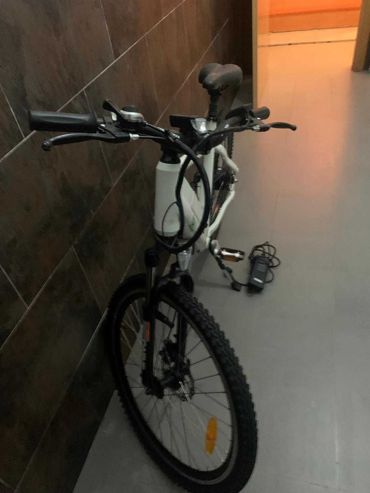 Bicicleta elétrica como nova