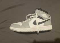 Air Jordan 1 Mid “light smoke grey”