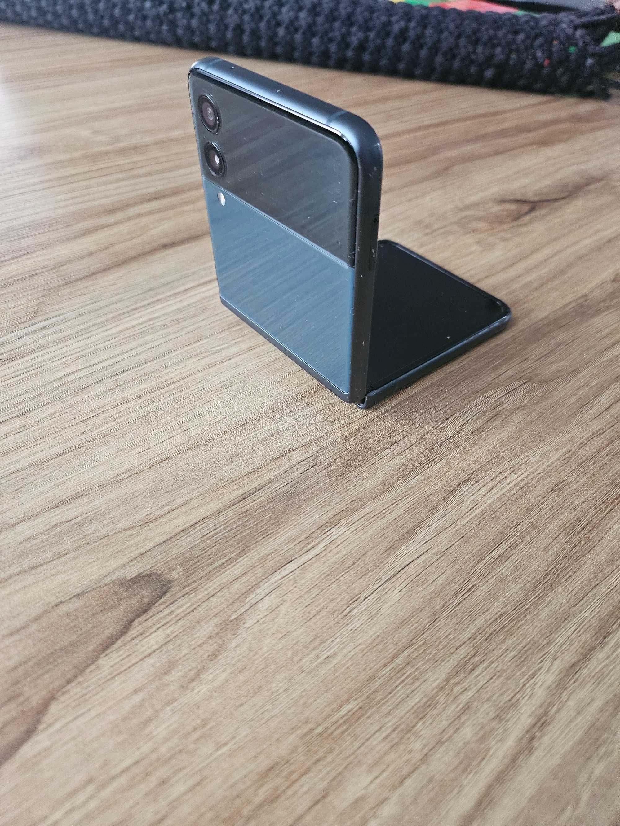 Samsung Galaxy Z Flip3