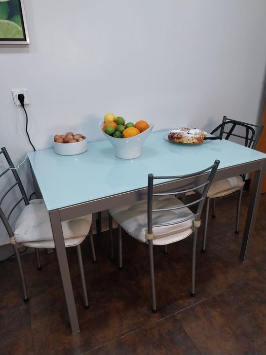 Mesa de cozinha com 3 cadeiras