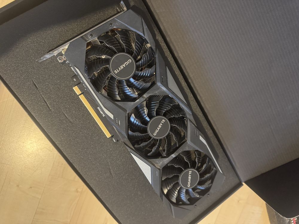 “Zestaw i7-9700K, RTX 2070 SUPER, 16GB RAM, Z390 AORUS PRO”