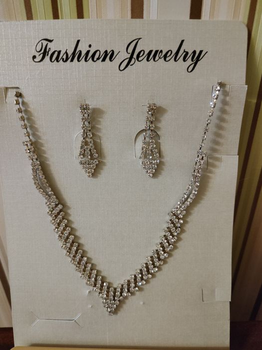 Колье с серьгами для выпускного вечера