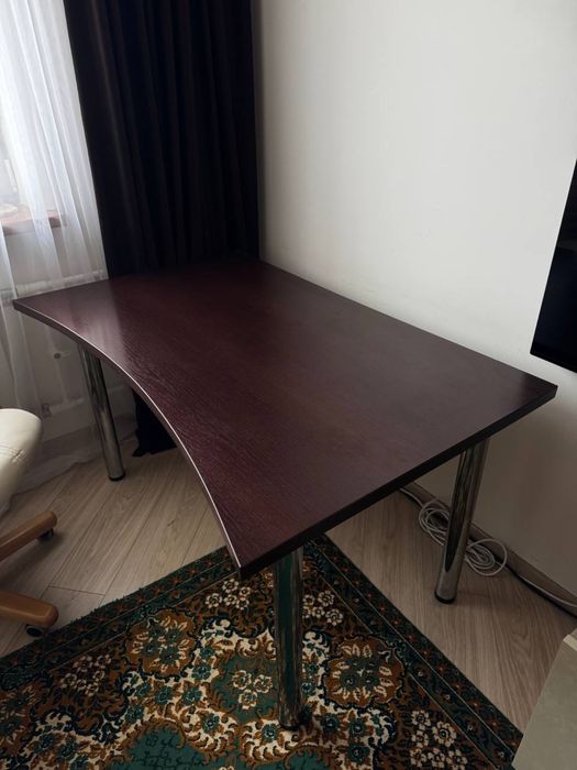 Письмовий стіл в ідеальному стані