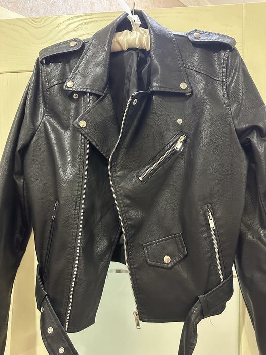 Косуха чорна по фігурі