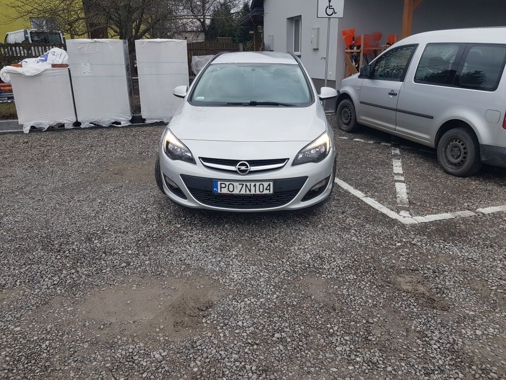 Opel Astra kombi J lV generacja