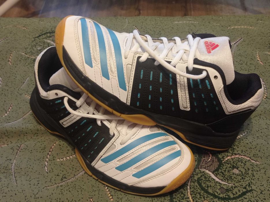Кроссовки Adidas волейбол, гандбол оригинал размер-38 стелька-24 см