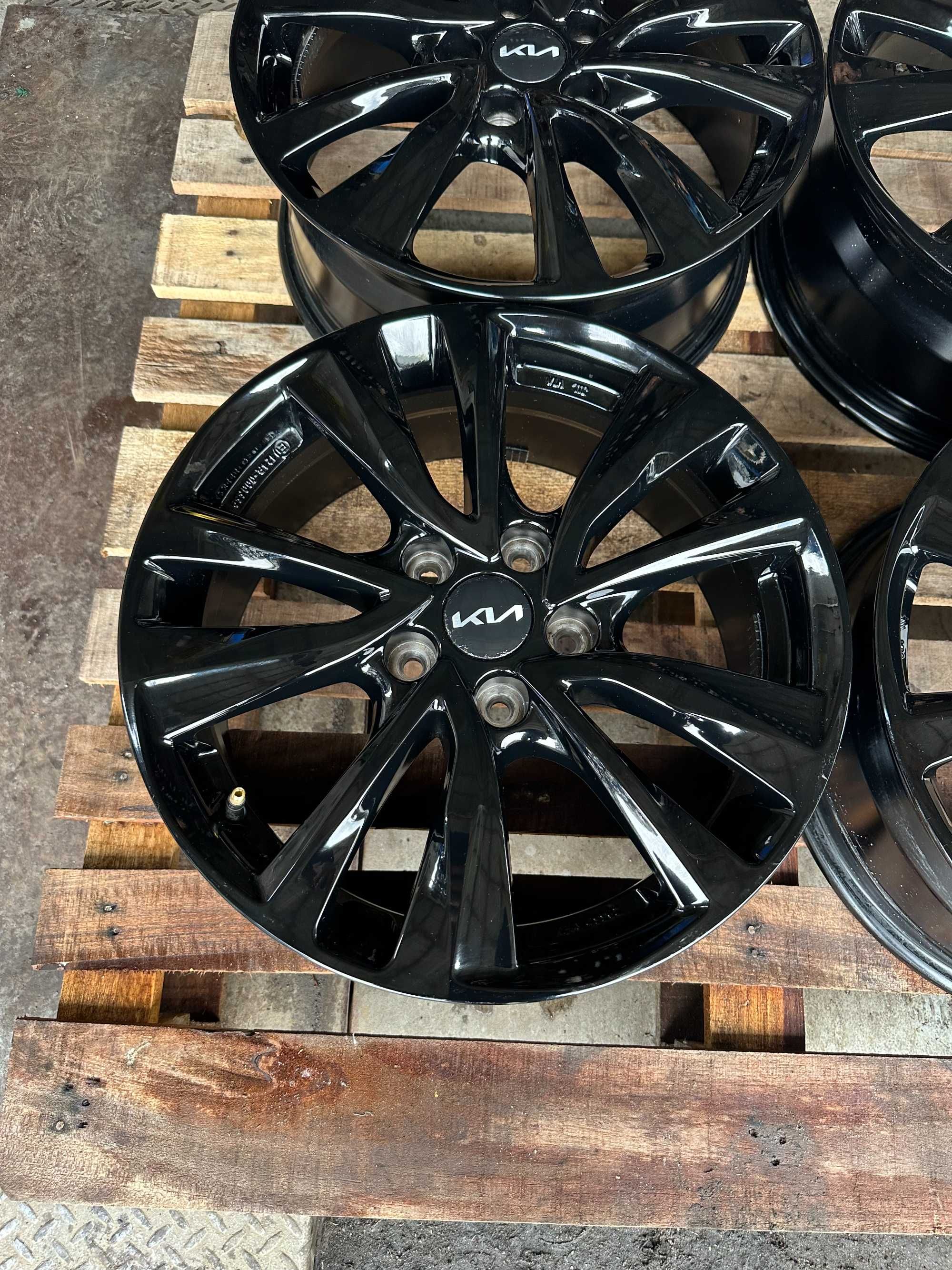 5x114,3 7j x 17" et50 KIA komplet alufelgi z czujnikami