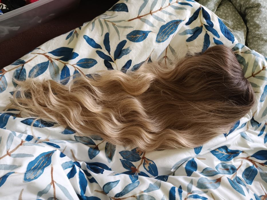 Długa peruka syntetyczna