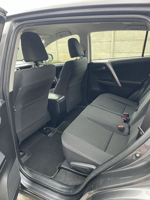Протам офіційну Toyota Rav4