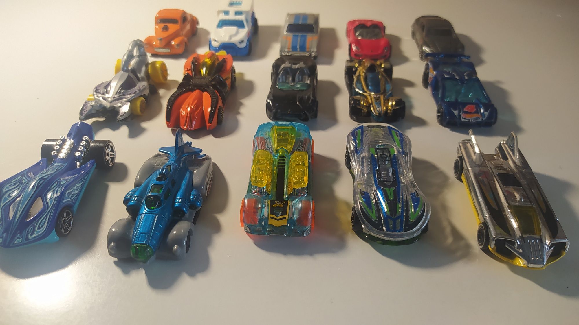 15 Aut hot Wheels