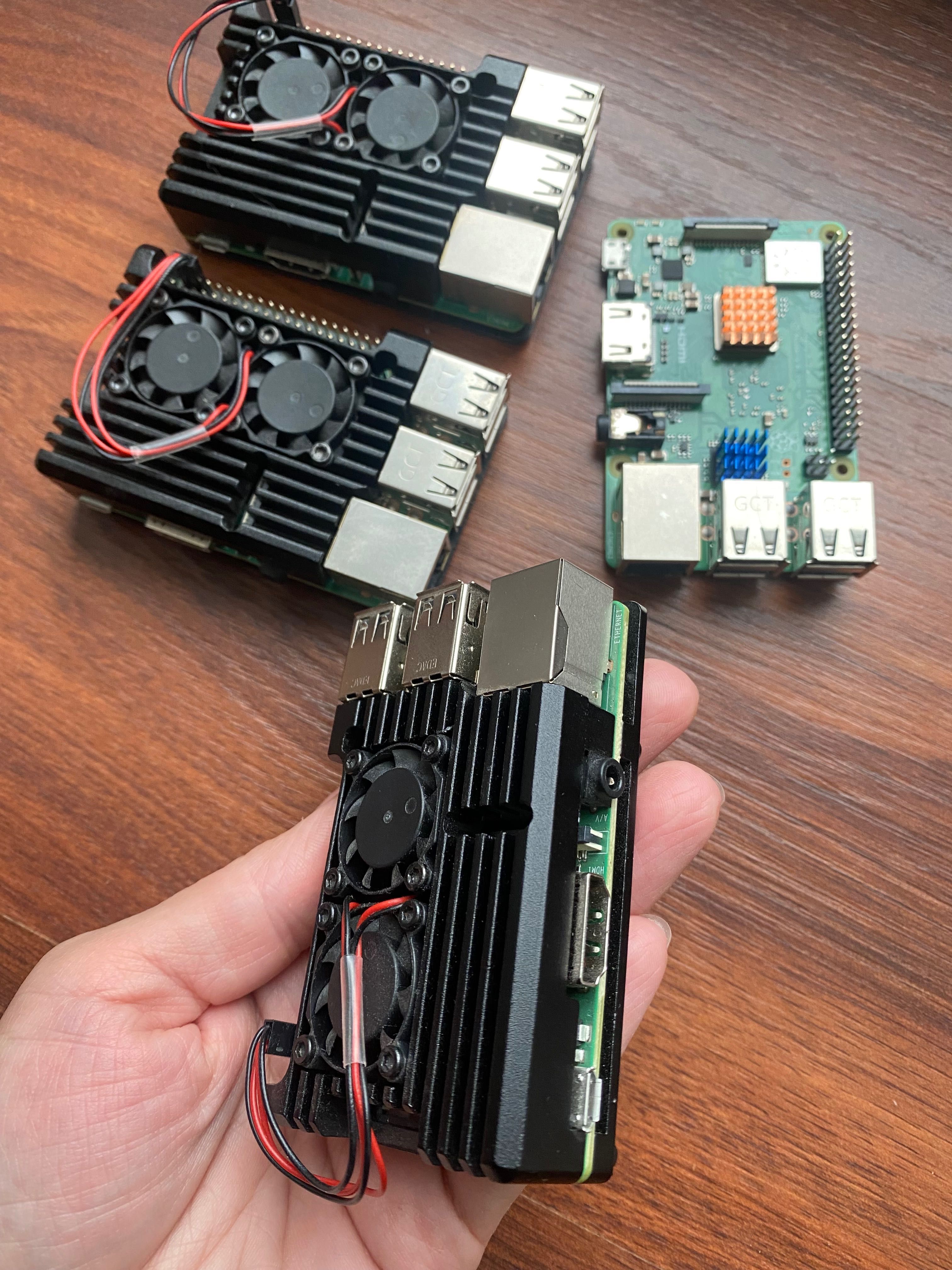 Мікрокомп'ютери 4шт Raspberry Pi 3 Model B+ і корпуси-радіатори 3шт