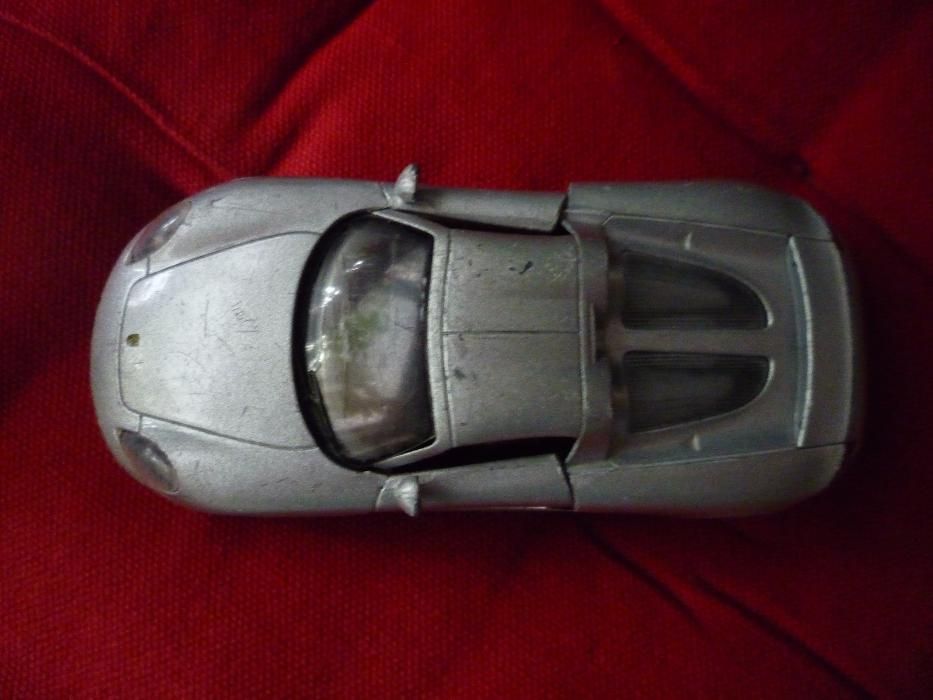 Модель машинки Porsche CarreraGT 13 см