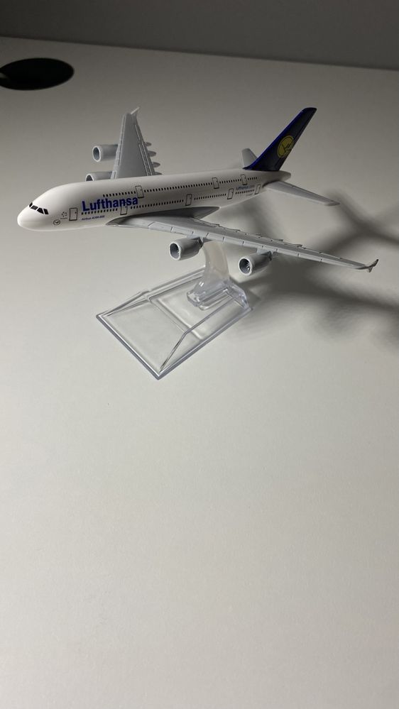 model samolotu AIRBUS A380-800 Lufthansa