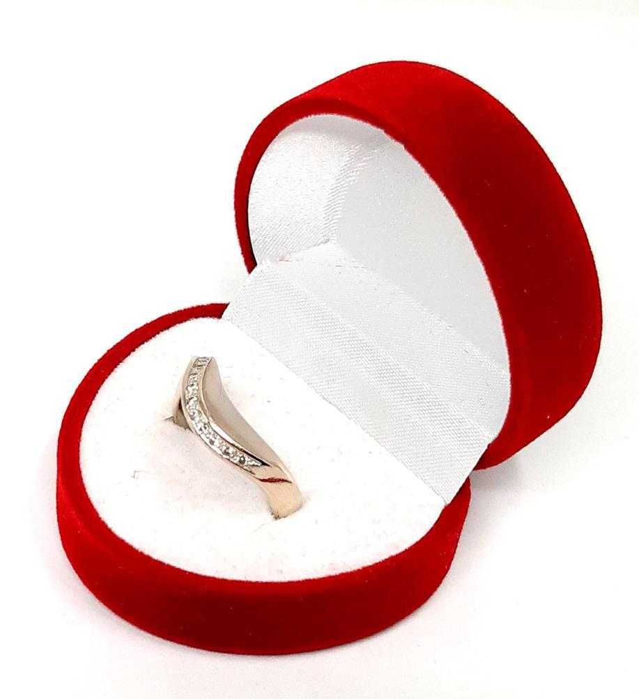 Złoty pierścionek z Diamentami 0,18ct PR.585 W:4,39gr R.15 InterSKLEP